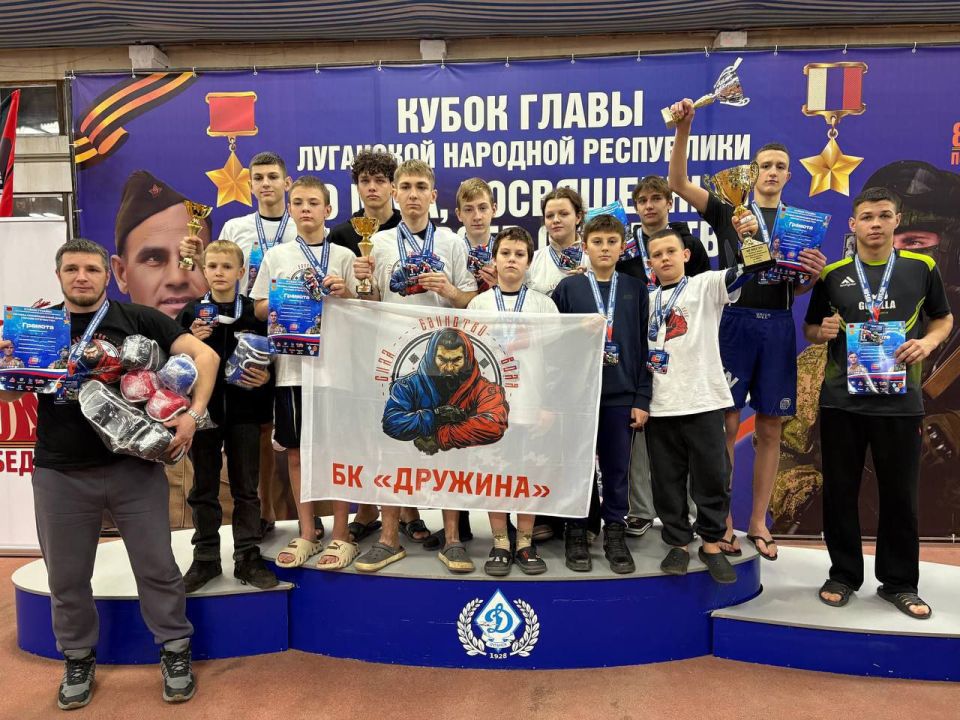 В турнире на Кубок Главы Луганской Народной Республики по смешанным единоборствам ММА, приуроченном к Году Героев Отечества, приняла участие команда клуба "Дружина", представляющая Спортивный комплекс-Антрацит В турнире на Кубок Главы Луганской Народной Республики по смешанным единоборствам ММА, приуроченном к Году Героев Отечества, приняла участие команда клуба "Дружина", представляющая Спортивный комплекс-Антрацит