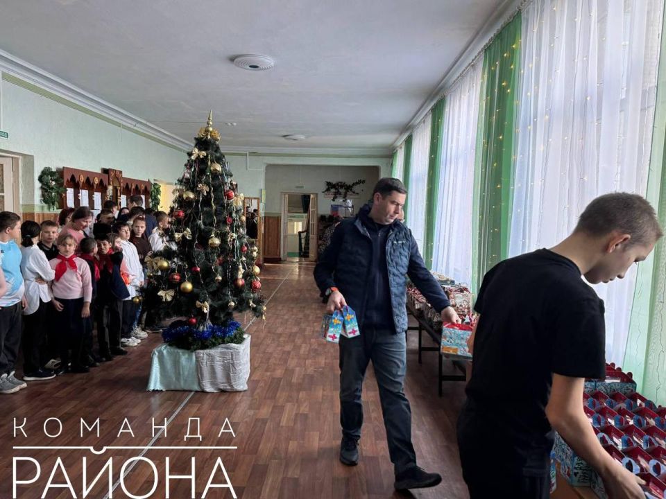 Глава Усть-Лабинского района Кубани привез в ЛНР новогодние подарки Глава Усть-Лабинского района Кубани привез в ЛНР новогодние подарки