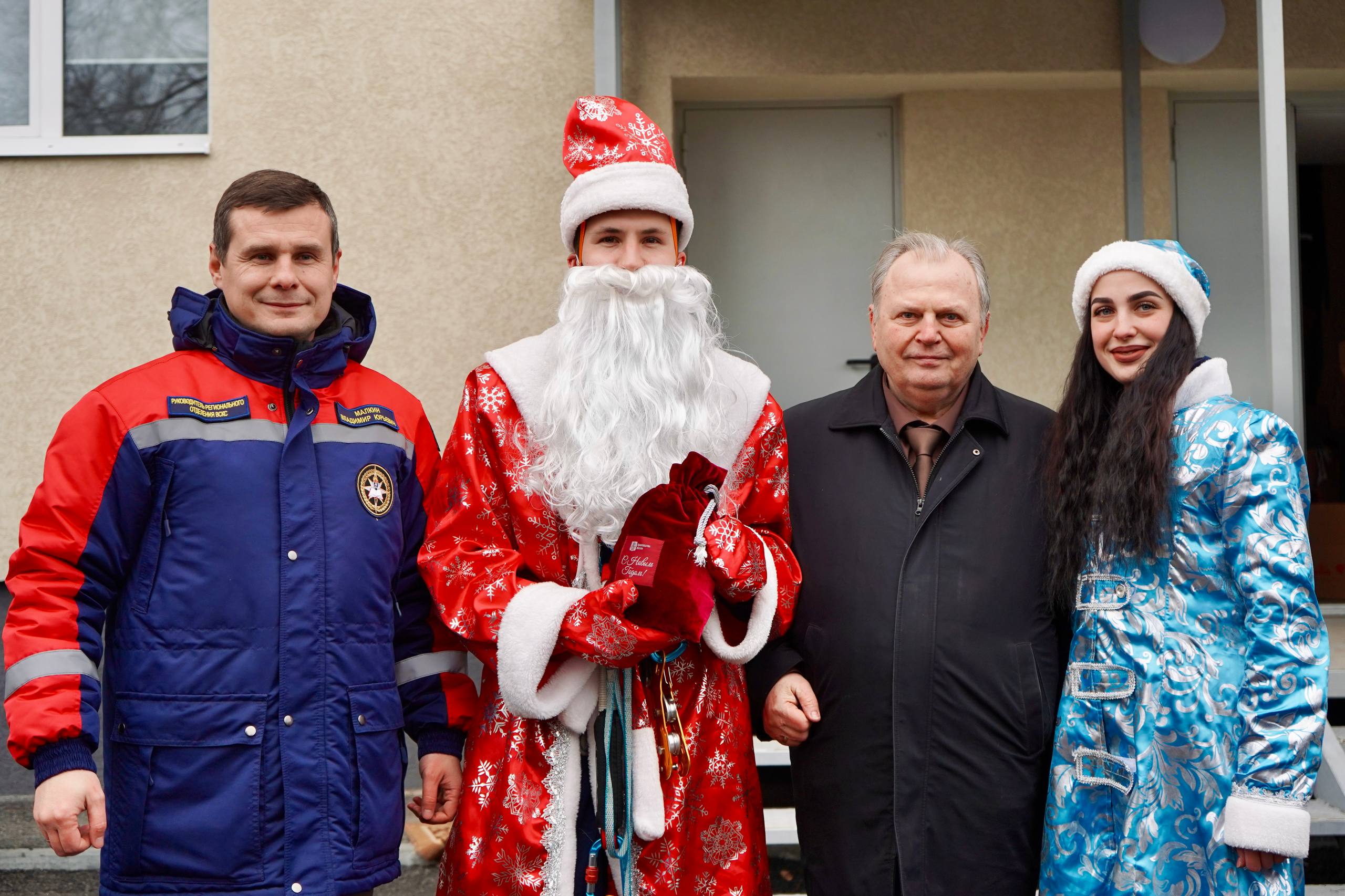 Чудо спустилось к нам с крыши Чудо спустилось к нам с крыши