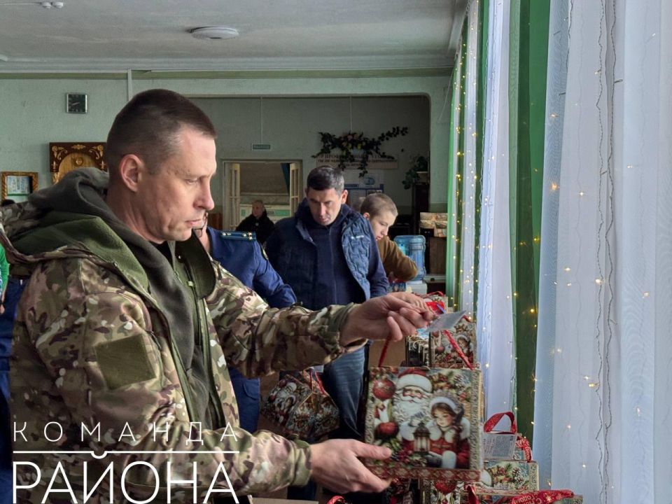Глава Усть-Лабинского района Кубани привез в ЛНР новогодние подарки Глава Усть-Лабинского района Кубани привез в ЛНР новогодние подарки
