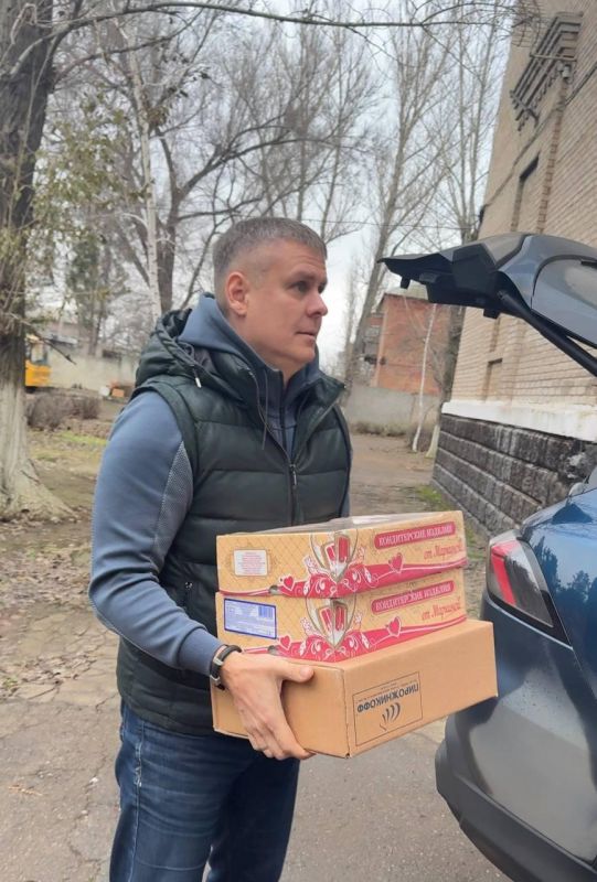 Тульские волонтёры посетили Лутугинскую школу-интернат Тульские волонтёры посетили Лутугинскую школу-интернат
