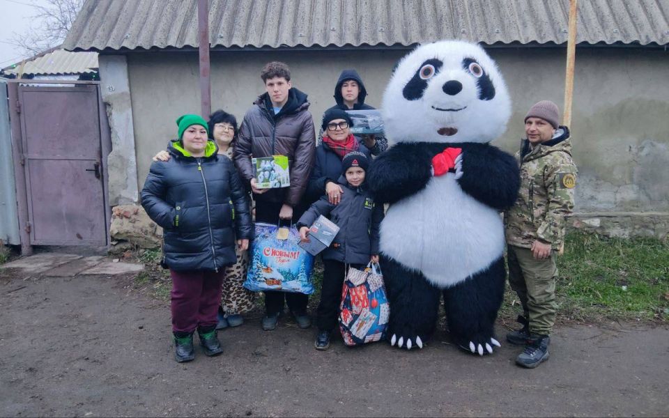 Новогоднее чудо подарил КСВО ЛНР детям защитников Новогоднее чудо подарил КСВО ЛНР детям защитников