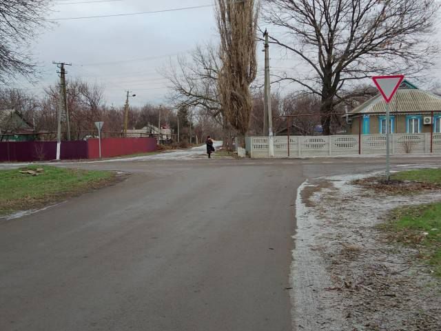 В поселке Поречье проведены работы по разметке дороги и установке дорожных знаков В поселке Поречье проведены работы по разметке дороги и установке дорожных знаков