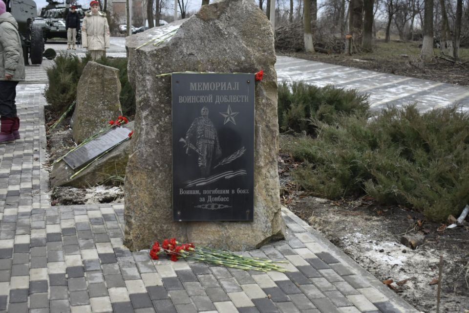 В Перевальске состоялось открытие обновленного Мемориального комплекса, посвящённого памяти погибших воинов-афганцев и защитников Донбасса В Перевальске состоялось открытие обновленного Мемориального комплекса, посвящённого памяти погибших воинов-афганцев и защитников Донбасса
