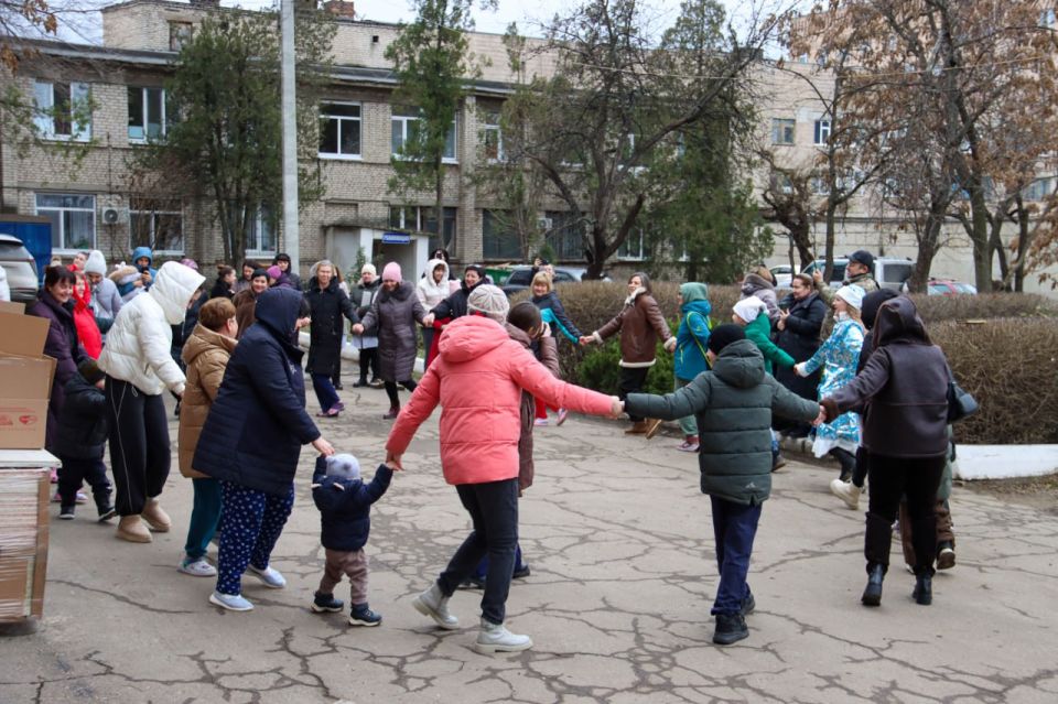 В преддверии Нового года добровольцы Всероссийского студенческого корпуса спасателей проводят традиционную акцию «Десант Дедов Морозов» В преддверии Нового года добровольцы Всероссийского студенческого корпуса спасателей проводят традиционную акцию «Десант Дедов Морозов»