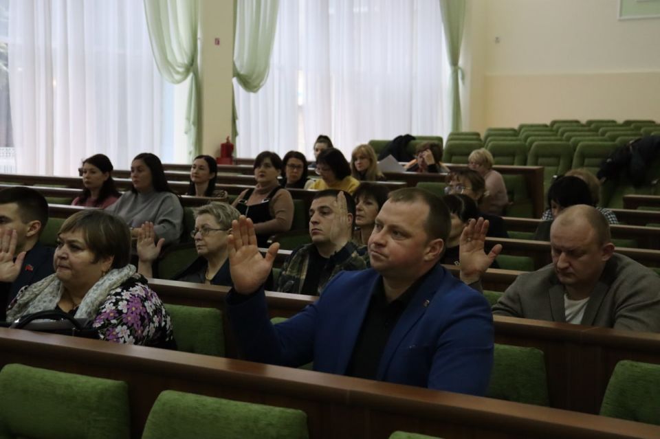 В Антрацитовском муниципальном округе состоялось XXXVIII заседание Совета округа под председательством Виктории Сошиной В Антрацитовском муниципальном округе состоялось XXXVIII заседание Совета округа под председательством Виктории Сошиной