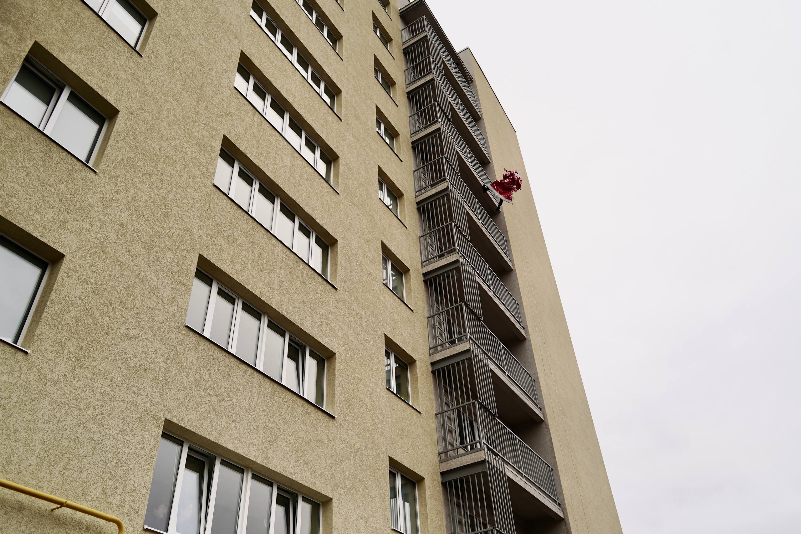 Чудо спустилось к нам с крыши Чудо спустилось к нам с крыши