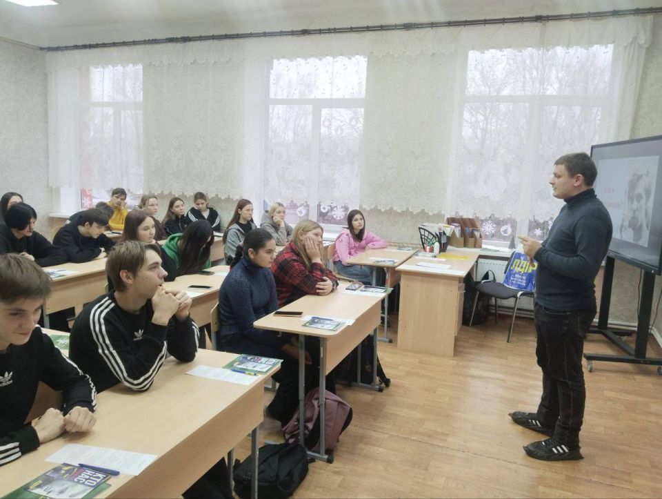 ДИАЛОГ С МОЛОДЕЖЬЮ: ВОЗМОЖНОСТИ ДЛЯ САМОРЕАЛИЗАЦИИ С ЛДПР ДИАЛОГ С МОЛОДЕЖЬЮ: ВОЗМОЖНОСТИ ДЛЯ САМОРЕАЛИЗАЦИИ С ЛДПР