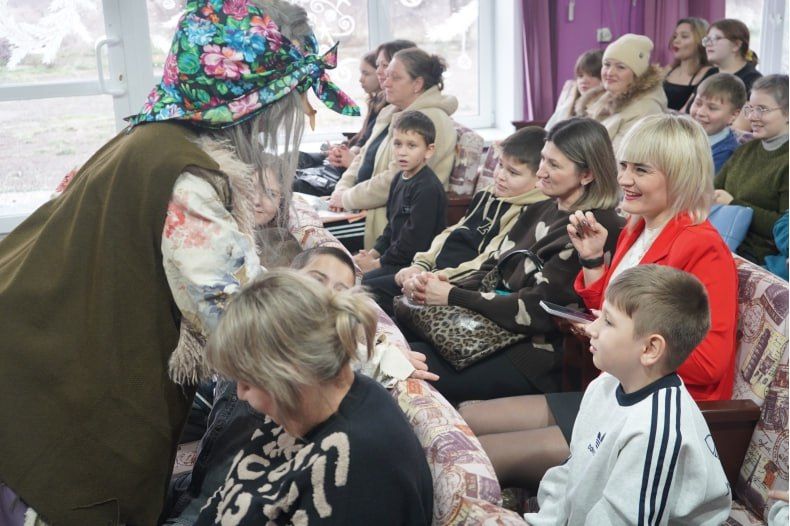 Артисты из Красноярского края выступили для детей пгт Володарск, пгт Павловка и с. Медвежанка Артисты из Красноярского края выступили для детей пгт Володарск, пгт Павловка и с. Медвежанка