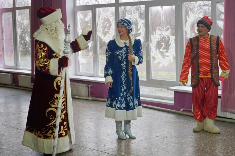 Артисты из Красноярского края выступили для детей пгт Володарск, пгт Павловка и с. Медвежанка Артисты из Красноярского края выступили для детей пгт Володарск, пгт Павловка и с. Медвежанка
