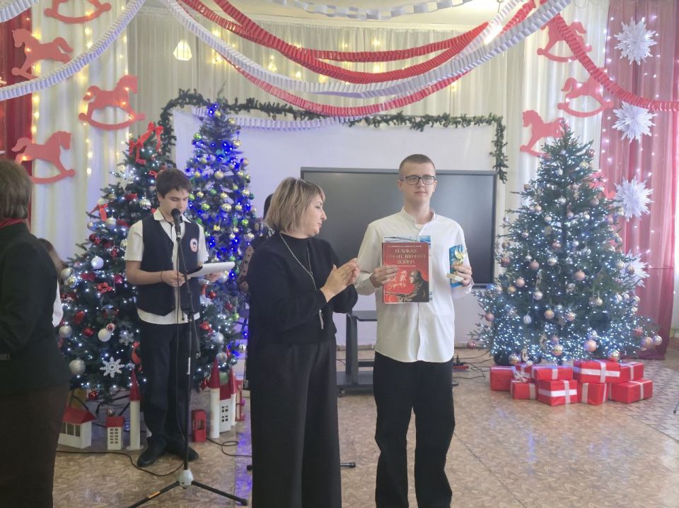 В Ровеньках подвели итоги семейного фестиваля "Книга в кадре" В Ровеньках подвели итоги семейного фестиваля "Книга в кадре"