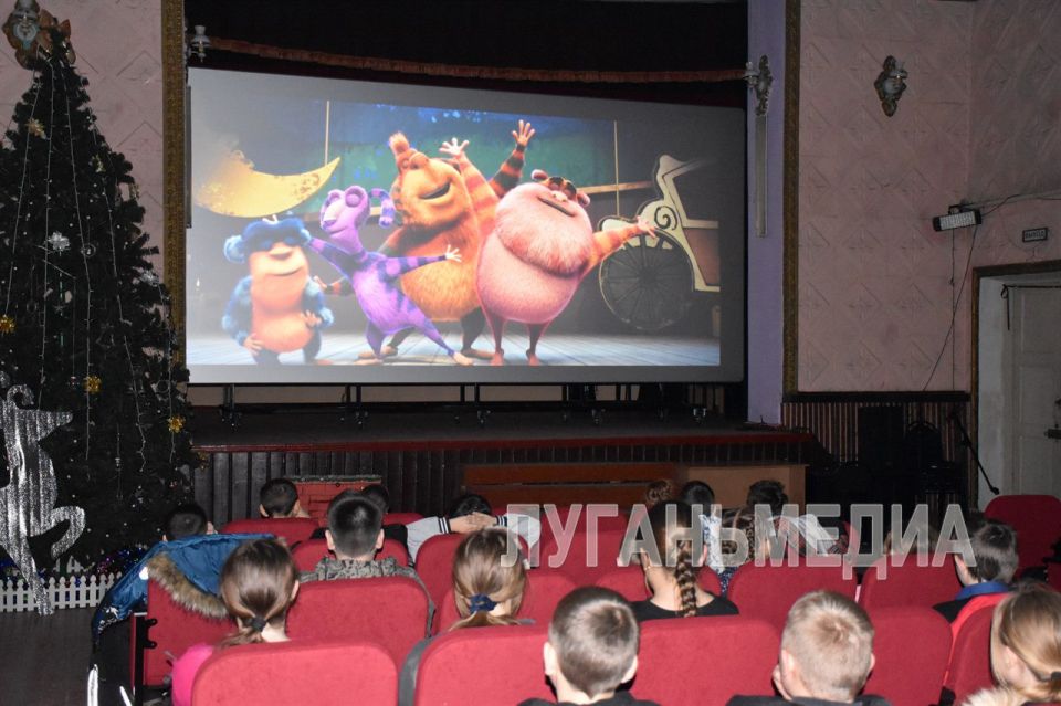 Первый кинопоказ состоялся в Доме культуры поселка Калиново Первомайского городского округа Первый кинопоказ состоялся в Доме культуры поселка Калиново Первомайского городского округа