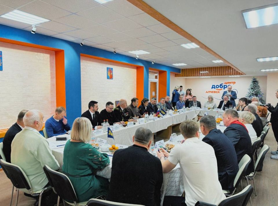 На встрече с людьми многолетнего подвига На встрече с людьми многолетнего подвига