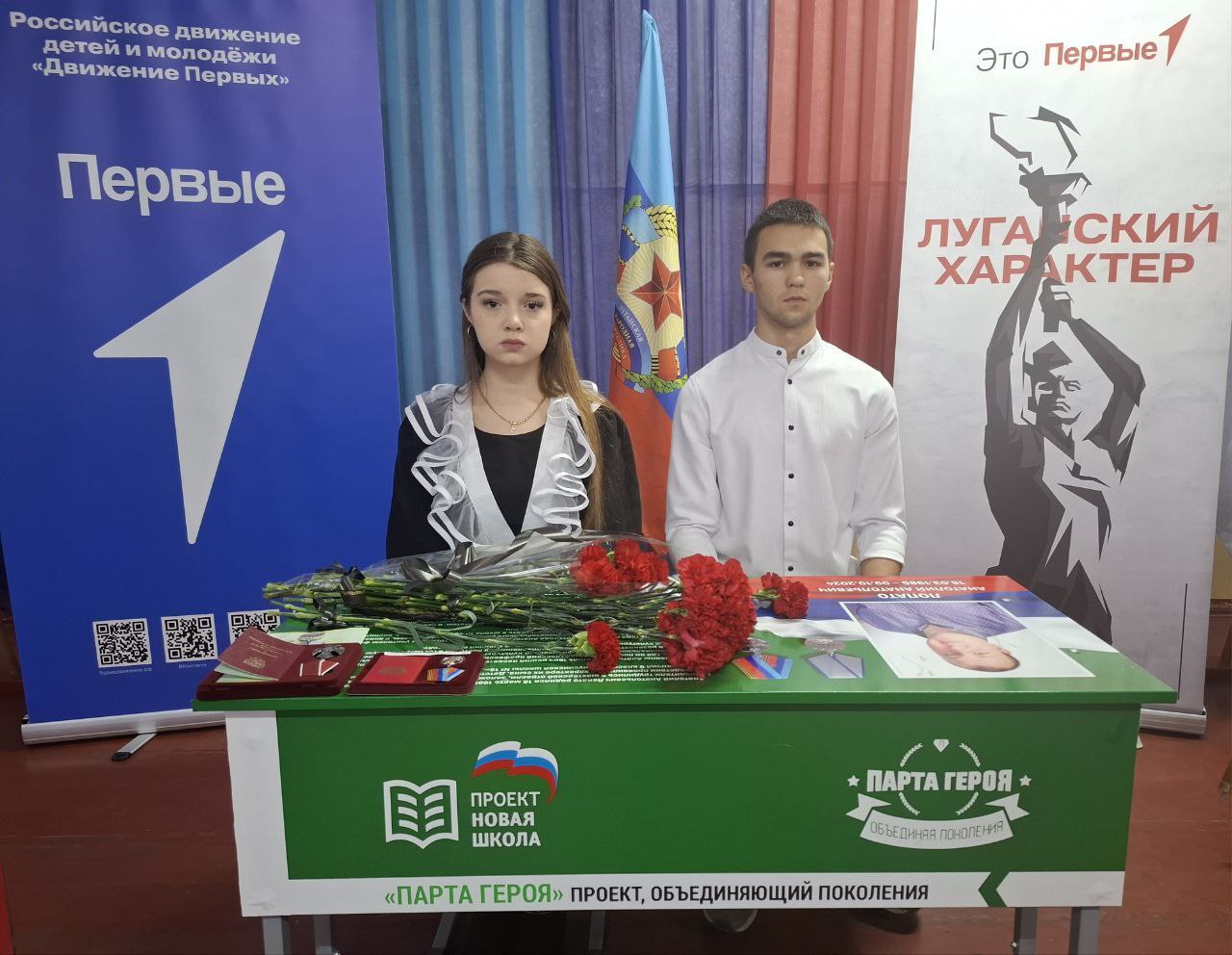 В Миусинской школе № 19 открыли «Парту героя» дорогого учителя и земляка В Миусинской школе № 19 открыли «Парту героя» дорогого учителя и земляка