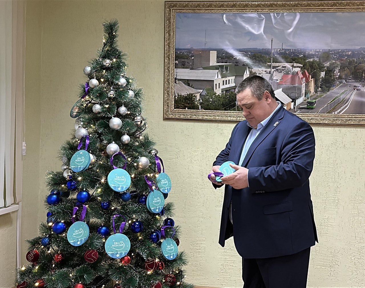 Андрей Рубанцов: Ровеньки присоединяются к доброй акции «Ёлка желаний»! Андрей Рубанцов: Ровеньки присоединяются к доброй акции «Ёлка желаний»!