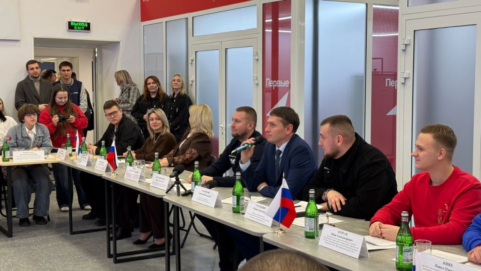 В Алчевске состоялось торжественное открытие молодёжного центра «ПРОдвижение» В Алчевске состоялось торжественное открытие молодёжного центра «ПРОдвижение»