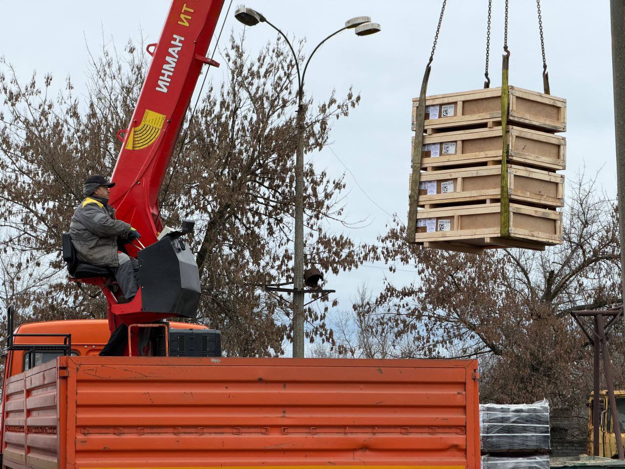 Андрей Губарев: В Первомайск доставлена первая партия лифтового оборудования в рамках программы капитального ремонта Андрей Губарев: В Первомайск доставлена первая партия лифтового оборудования в рамках программы капитального ремонта
