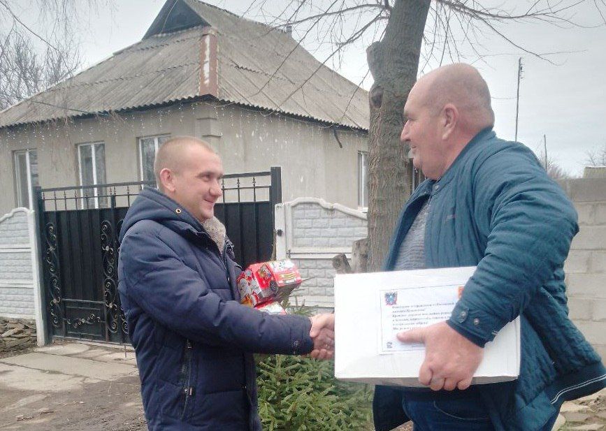 На Краснодонщине вручают подарки от Ростовской области ветеранам-инвалидам специальной военной операции На Краснодонщине вручают подарки от Ростовской области ветеранам-инвалидам специальной военной операции