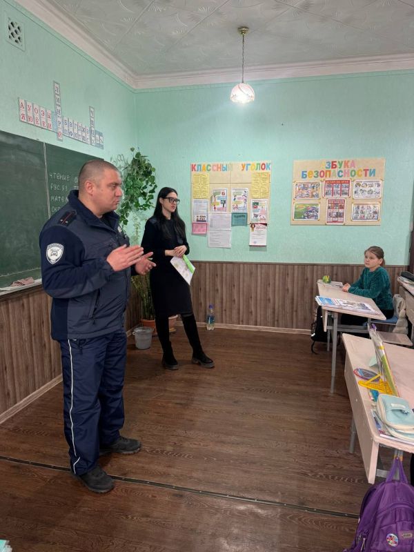 Школьникам провели профилактические занятия, посвященные правилам дорожного движения Школьникам провели профилактические занятия, посвященные правилам дорожного движения