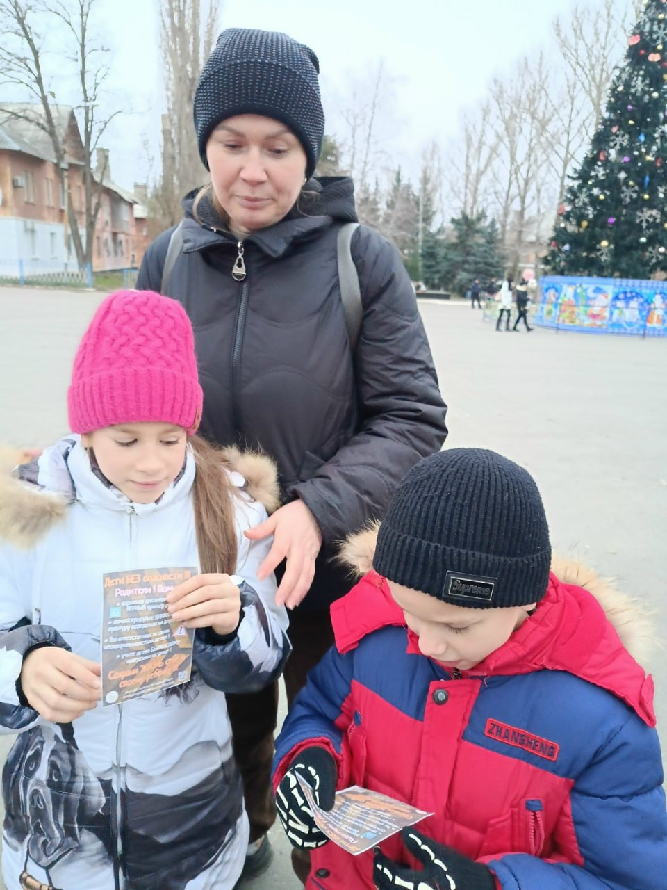 В Лутугинской средней школе №1 отряд юных инспекторов движения «Светофор» провел акцию «Дети БЕЗ опасности» В Лутугинской средней школе №1 отряд юных инспекторов движения «Светофор» провел акцию «Дети БЕЗ опасности»