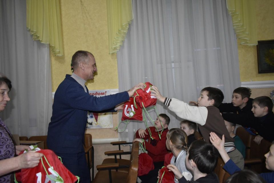 Регион-шеф дарит праздник юным перевальчанам Регион-шеф дарит праздник юным перевальчанам
