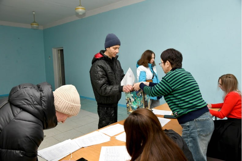 В Свердловском округе продолжается выдача подарков от Главы ЛНР и Губернатора Красноярского края В Свердловском округе продолжается выдача подарков от Главы ЛНР и Губернатора Красноярского края