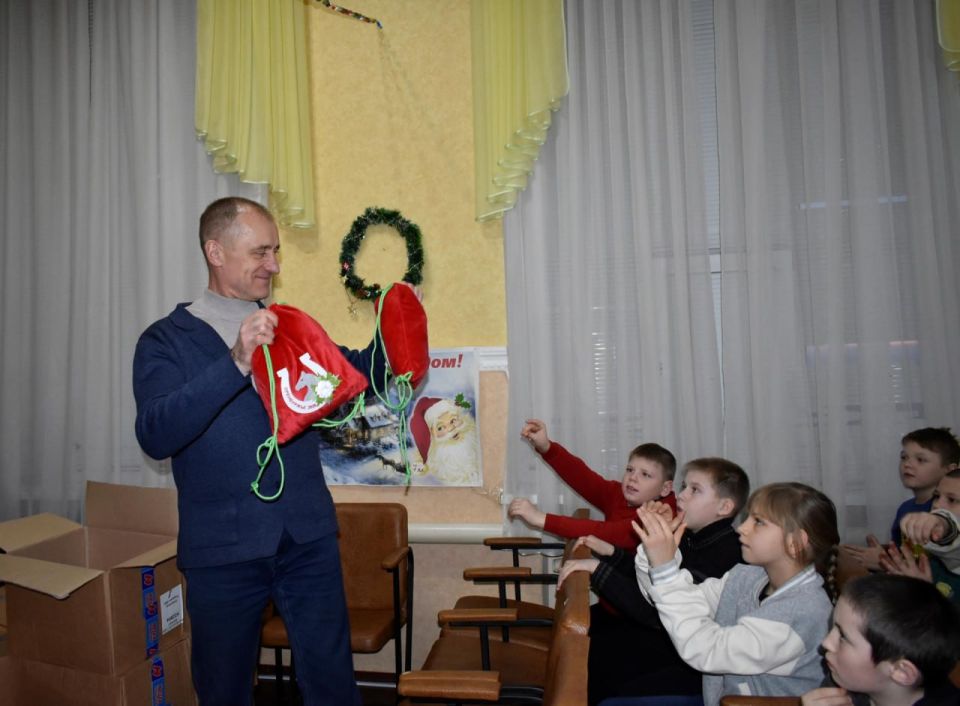 Регион-шеф дарит праздник юным перевальчанам Регион-шеф дарит праздник юным перевальчанам
