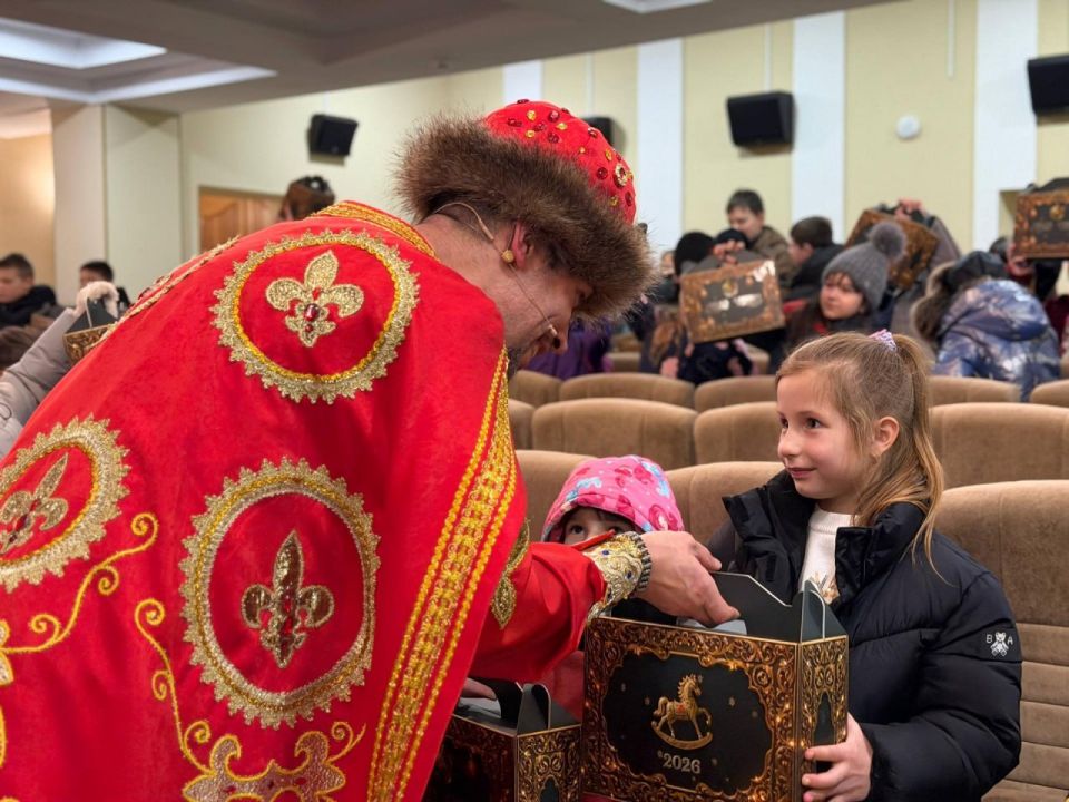 Для более 600 детей подшефных Татарстану городов Лисичанска и Рубежного состоялись праздничные концерты-мюзиклы Для более 600 детей подшефных Татарстану городов Лисичанска и Рубежного состоялись праздничные концерты-мюзиклы