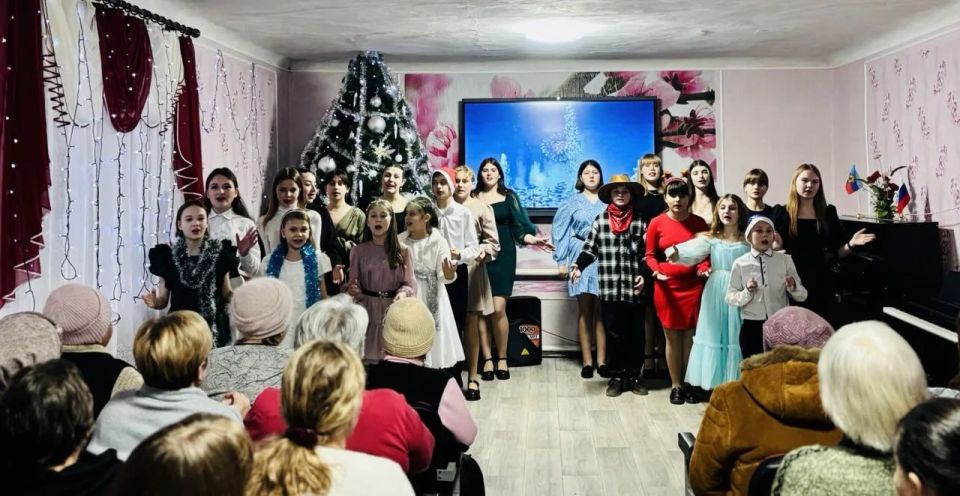 В Дьяковской музыкальной школе, в канун новогодних торжеств, состоялся концерт "Школа встречает друзей" для родных и близких героев СВО и всех желающих В Дьяковской музыкальной школе, в канун новогодних торжеств, состоялся концерт "Школа встречает друзей" для родных и близких героев СВО и всех желающих