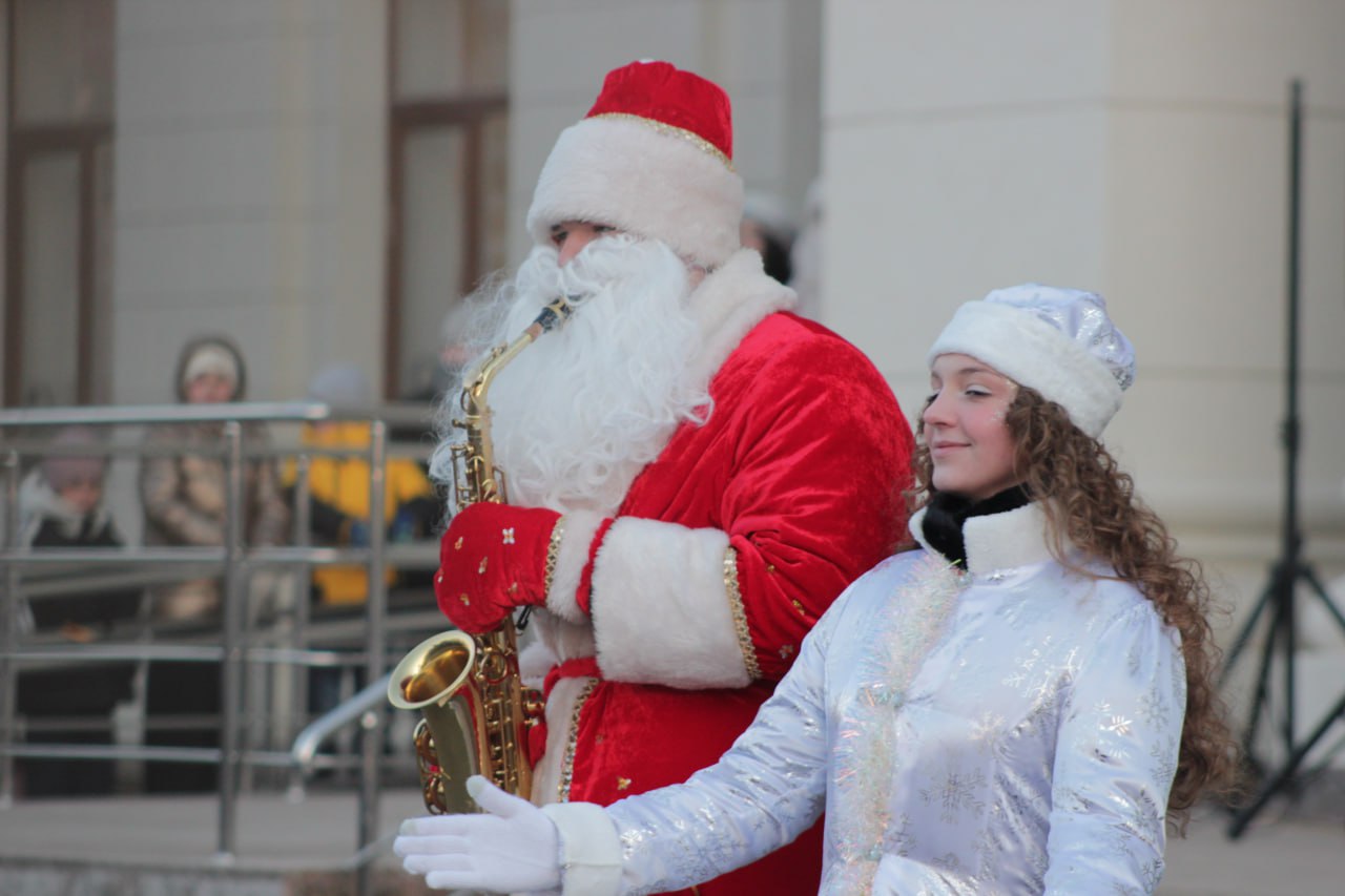 В нашем муниципалитете зажгли огни на главной ёлке — поделимся атмосферой праздника! В нашем муниципалитете зажгли огни на главной ёлке — поделимся атмосферой праздника!