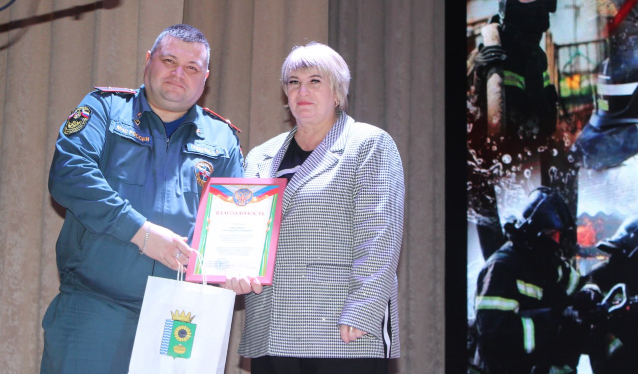 Торжественное мероприятие в честь Дня спасателей прошло в Белокуракинском Доме культуры