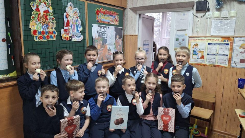 Акция «Дружба не знает границ» объединила школьников Удмуртии и Лутугинского округа Акция «Дружба не знает границ» объединила школьников Удмуртии и Лутугинского округа