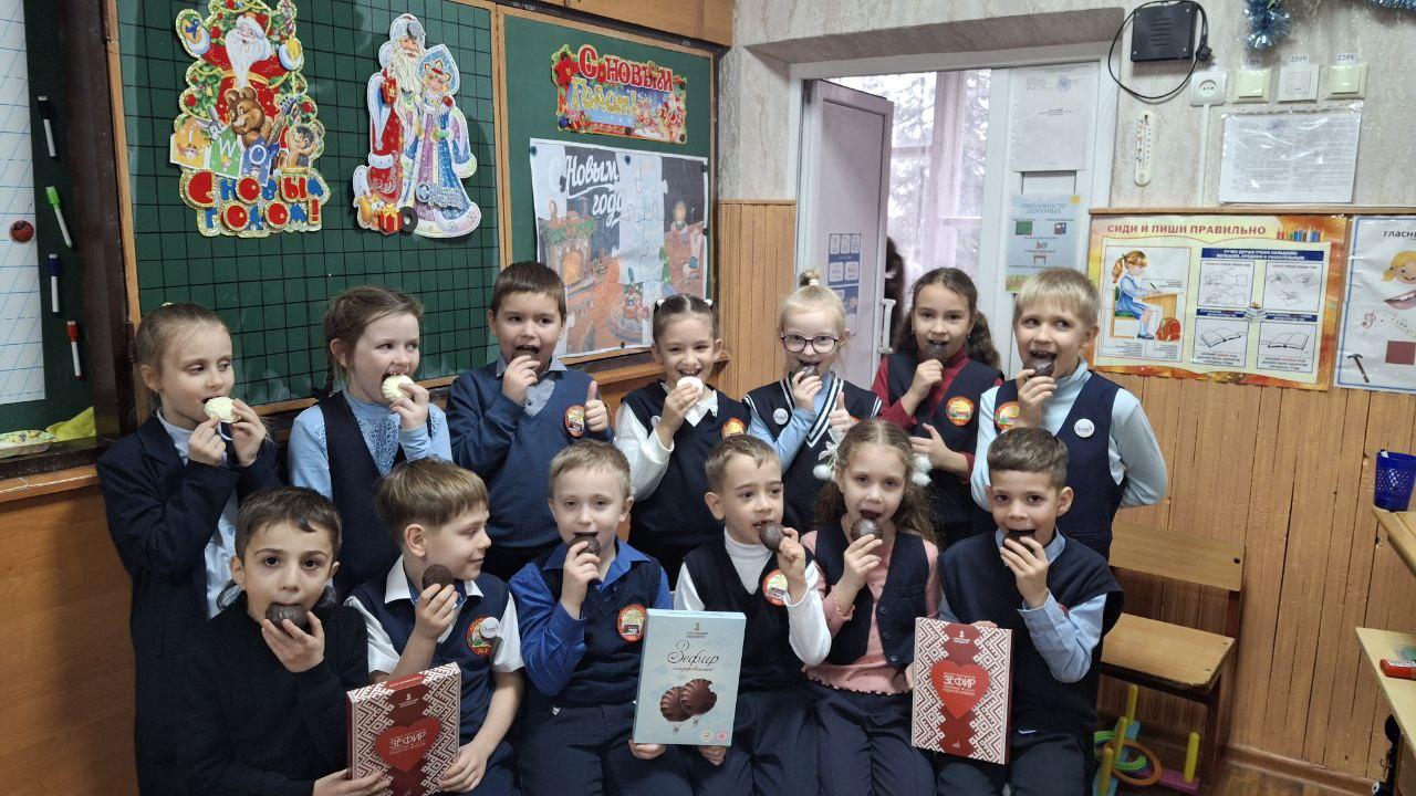 Акция «Дружба не знает границ» объединила школьников Удмуртии и Лутугинского округа Акция «Дружба не знает границ» объединила школьников Удмуртии и Лутугинского округа