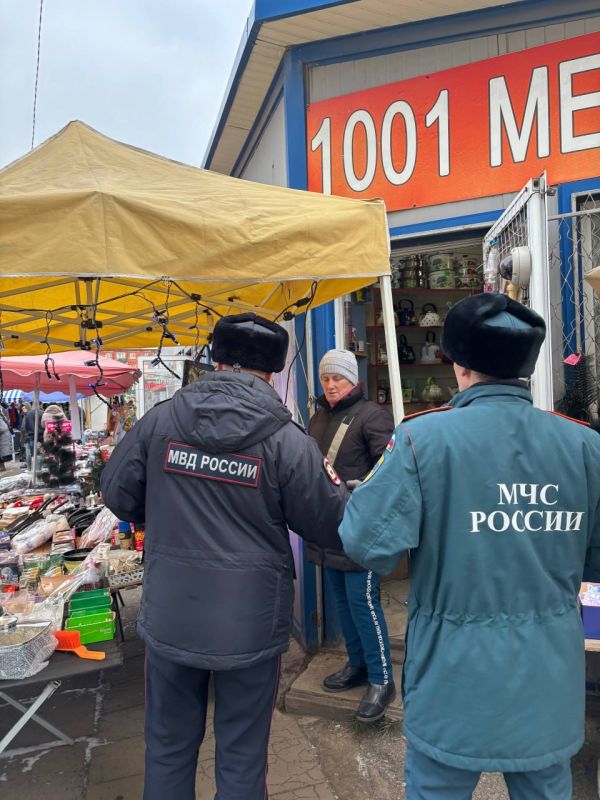 Отдел надзорной деятельности и профилактической работы по городу Кировску управления надзорной деятельности и профилактической работы ГУ МЧС России по Луганской Народной Республике совместно с сотрудниками ОМВД России... Отдел надзорной деятельности и профилактической работы по городу Кировску управления надзорной деятельности и профилактической работы ГУ МЧС России по Луганской Народной Республике совместно с сотрудниками ОМВД России...