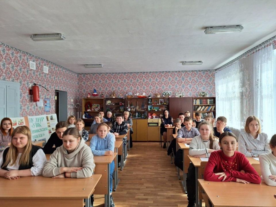 Школьников Славяносербского округа научат искусству фотографии в рамках совместного проекта с Алтайским краем Школьников Славяносербского округа научат искусству фотографии в рамках совместного проекта с Алтайским краем