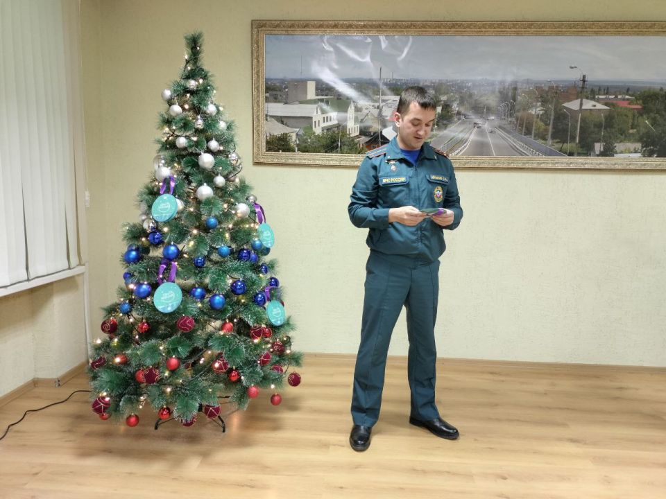 Ежегодно с 2018 года в Российской Федерации под Новый год проходит Всероссийская акция «Елка желаний» Ежегодно с 2018 года в Российской Федерации под Новый год проходит Всероссийская акция «Елка желаний»