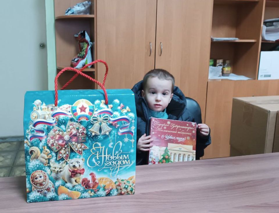 На Краснодонщине продолжается выдача новогодних подарков детям На Краснодонщине продолжается выдача новогодних подарков детям