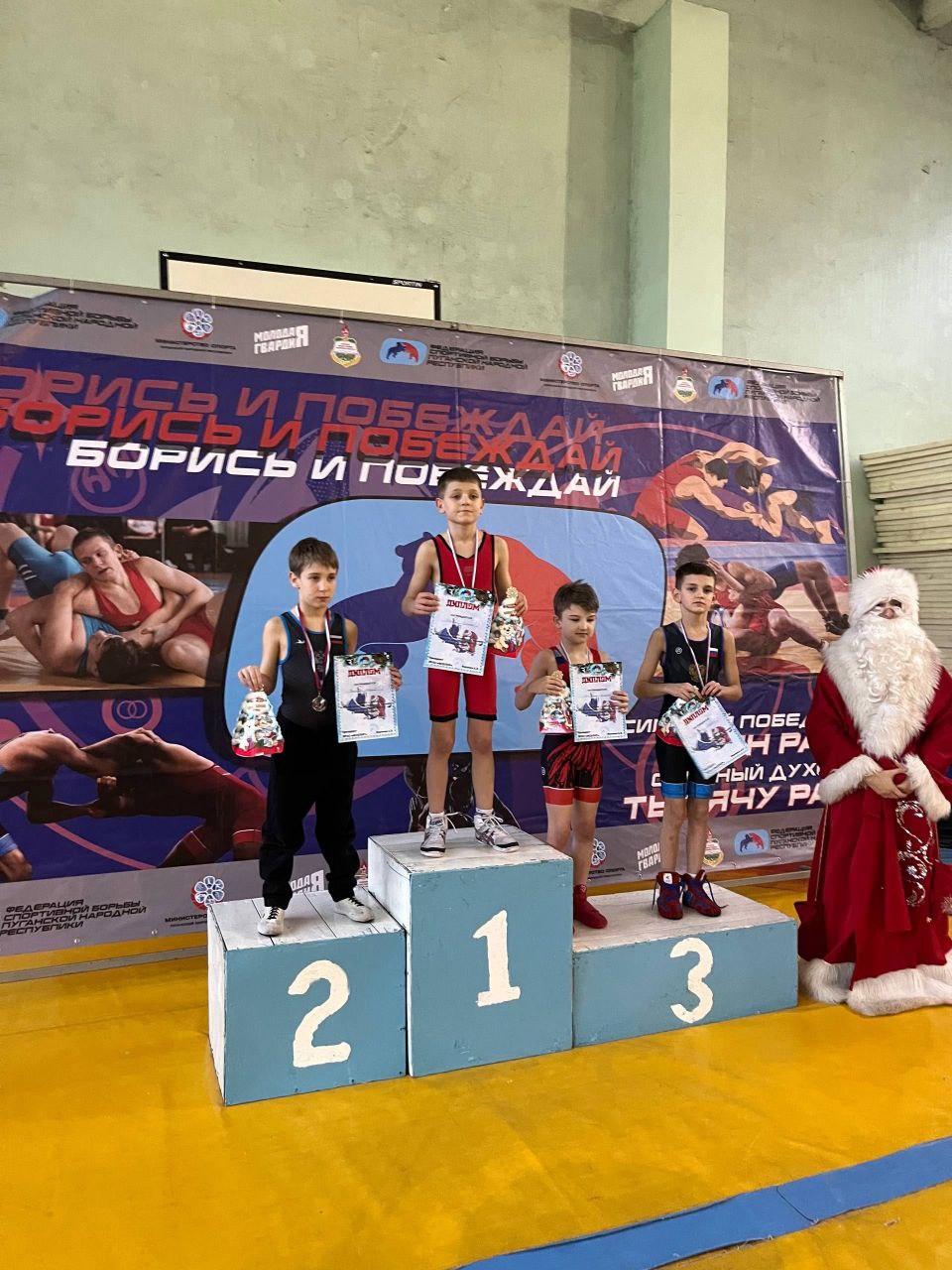 Триумф на Республиканском турнире: воспитанники Краснолучской ДЮСШ № 1 завоевали 13 медалей турнира «Новогоднее чудо» Триумф на Республиканском турнире: воспитанники Краснолучской ДЮСШ № 1 завоевали 13 медалей турнира «Новогоднее чудо»