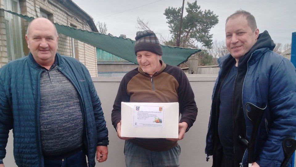 На Краснодонщине вручают подарки от Ростовской области ветеранам-инвалидам специальной военной операции На Краснодонщине вручают подарки от Ростовской области ветеранам-инвалидам специальной военной операции