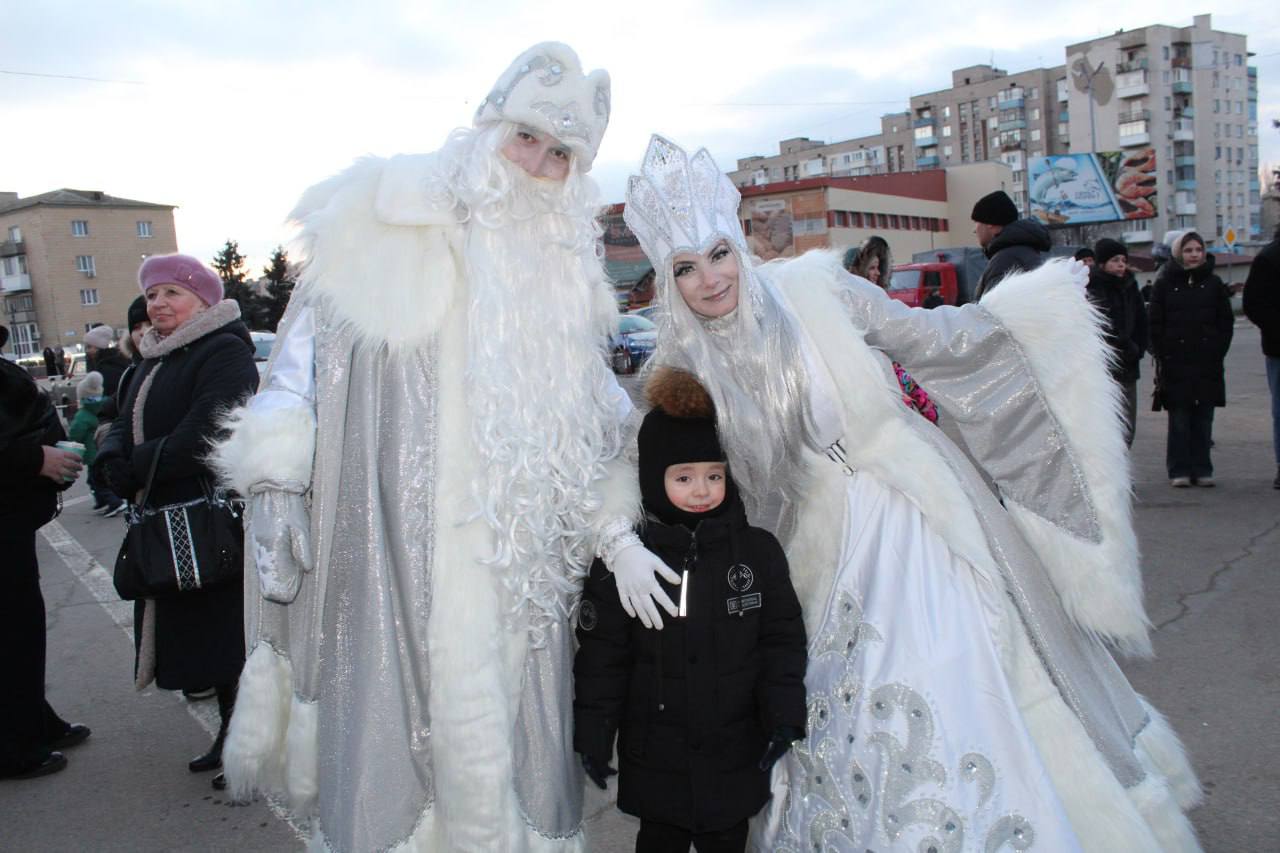 Сергей Козенко: С большим удовольствием принял участие в праздничном событии, объединившем жителей Краснодонского муниципального округа на кануне Нового года, – открытии елки Сергей Козенко: С большим удовольствием принял участие в праздничном событии, объединившем жителей Краснодонского муниципального округа на кануне Нового года, – открытии елки