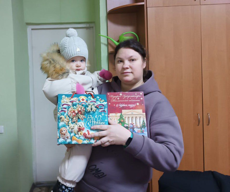 На Краснодонщине продолжается выдача новогодних подарков детям На Краснодонщине продолжается выдача новогодних подарков детям