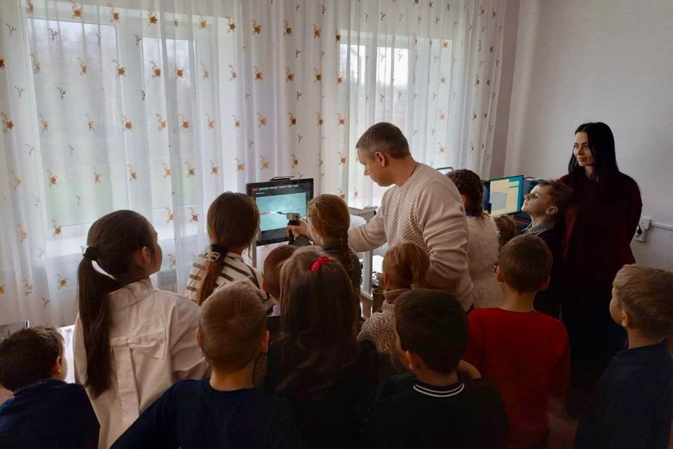 «Индустриальный класс» открыл двери для школьников Новопсковского округа ЛНР «Индустриальный класс» открыл двери для школьников Новопсковского округа ЛНР