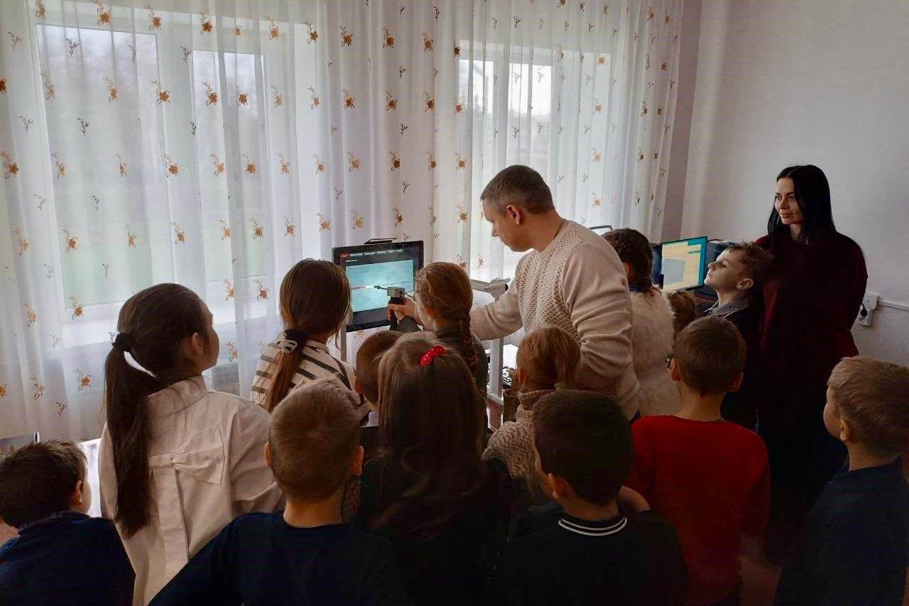 «Индустриальный класс» открыл двери для школьников Новопсковского округа ЛНР «Индустриальный класс» открыл двери для школьников Новопсковского округа ЛНР