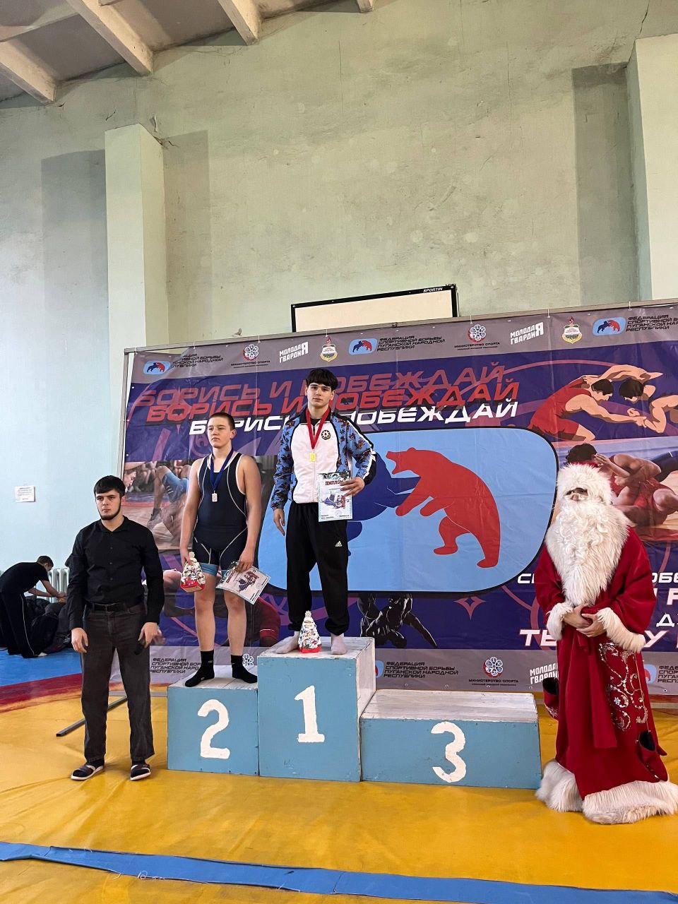 Триумф на Республиканском турнире: воспитанники Краснолучской ДЮСШ № 1 завоевали 13 медалей турнира «Новогоднее чудо» Триумф на Республиканском турнире: воспитанники Краснолучской ДЮСШ № 1 завоевали 13 медалей турнира «Новогоднее чудо»