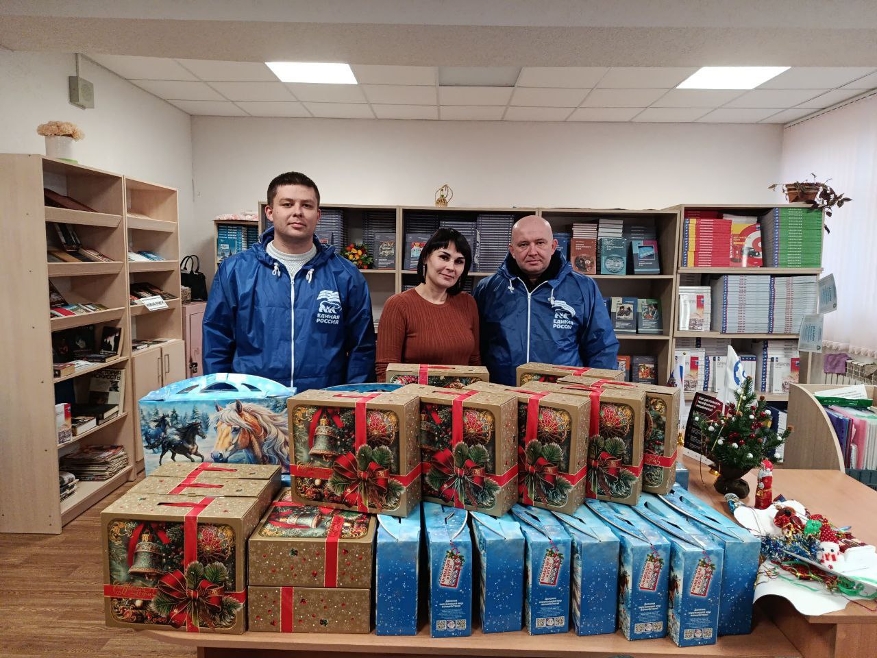 В Северодонецке единороссы поздравили с Новым годом детей участников СВО, из многодетных и опекунских семей