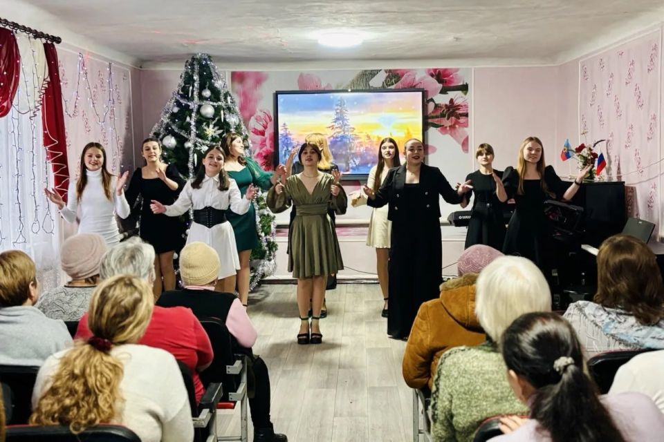 В Дьяковской музыкальной школе, в канун новогодних торжеств, состоялся концерт "Школа встречает друзей" для родных и близких героев СВО и всех желающих В Дьяковской музыкальной школе, в канун новогодних торжеств, состоялся концерт "Школа встречает друзей" для родных и близких героев СВО и всех желающих