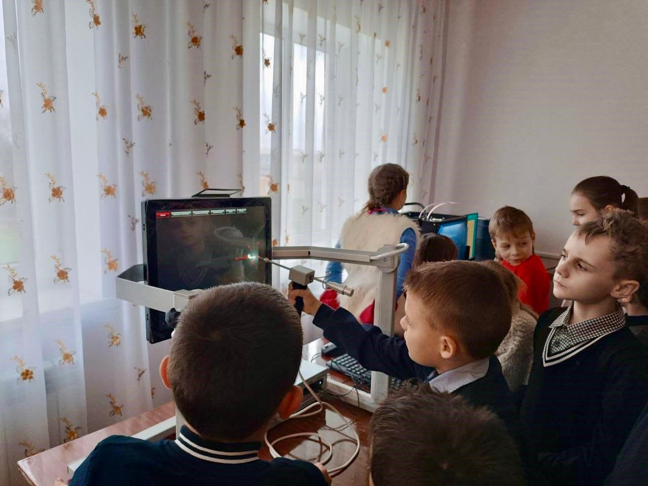 «Индустриальный класс» открыл двери для школьников Новопсковского округа ЛНР «Индустриальный класс» открыл двери для школьников Новопсковского округа ЛНР