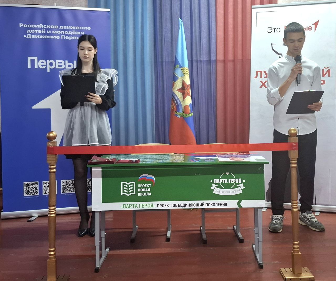 В Миусинской школе № 19 открыли «Парту героя» дорогого учителя и земляка В Миусинской школе № 19 открыли «Парту героя» дорогого учителя и земляка