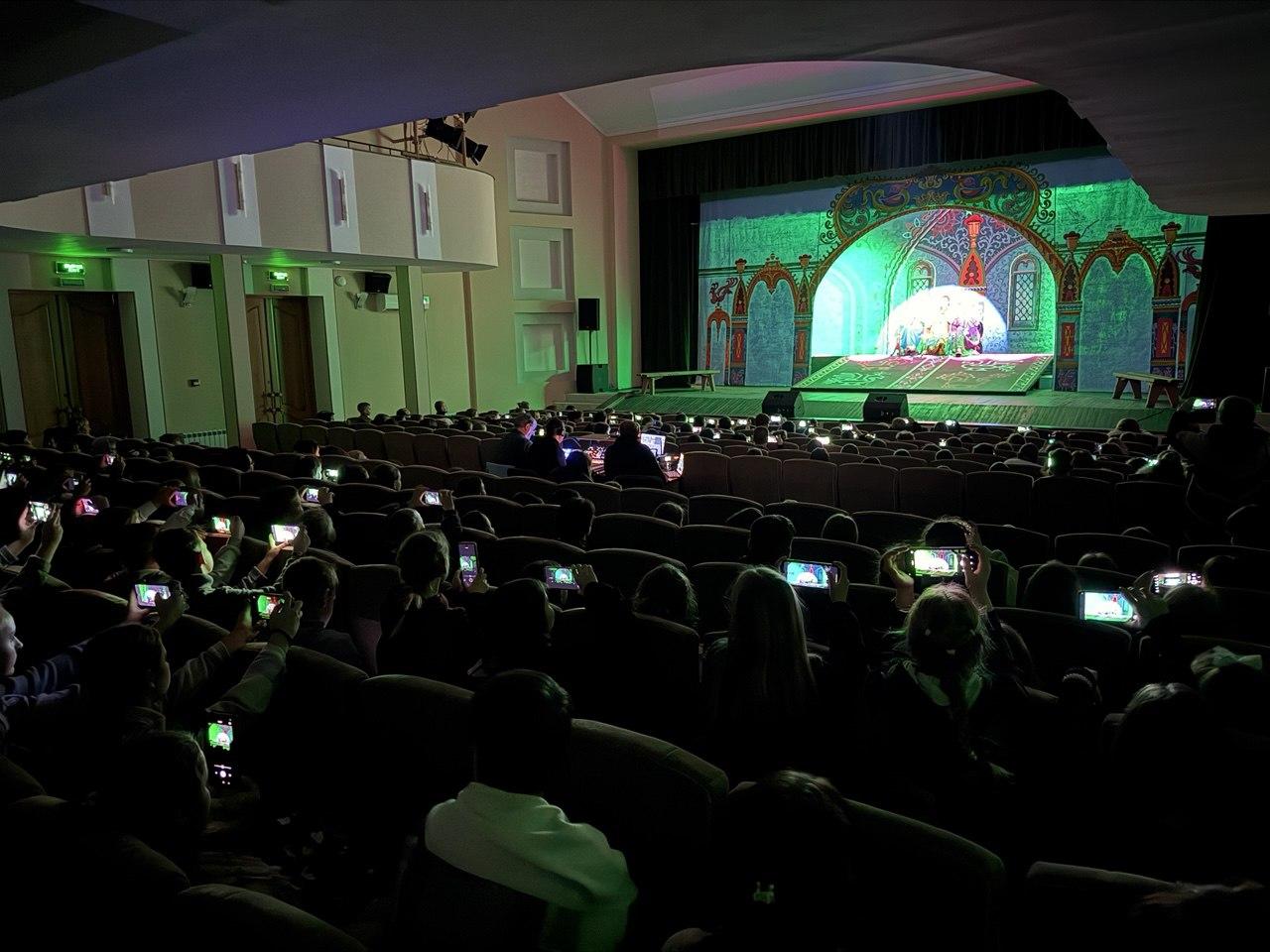 Для более 600 детей подшефных Татарстану городов Лисичанска и Рубежного состоялись праздничные концерты-мюзиклы Для более 600 детей подшефных Татарстану городов Лисичанска и Рубежного состоялись праздничные концерты-мюзиклы