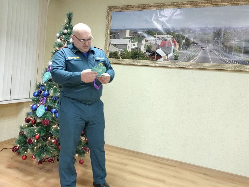 Ежегодно с 2018 года в Российской Федерации под Новый год проходит Всероссийская акция «Елка желаний» Ежегодно с 2018 года в Российской Федерации под Новый год проходит Всероссийская акция «Елка желаний»